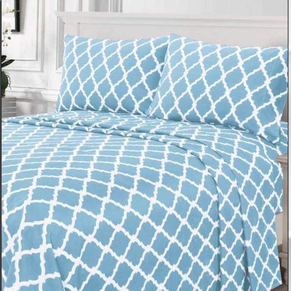 ⭐️SALE⭐️King 4pc Ice Blue Arabesque Bedsheets - Picture 1 of 5